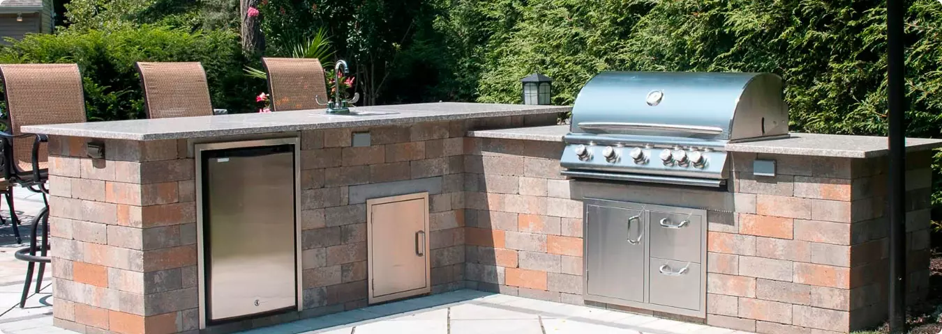 Outdoor Kitchens & BBQ Islands